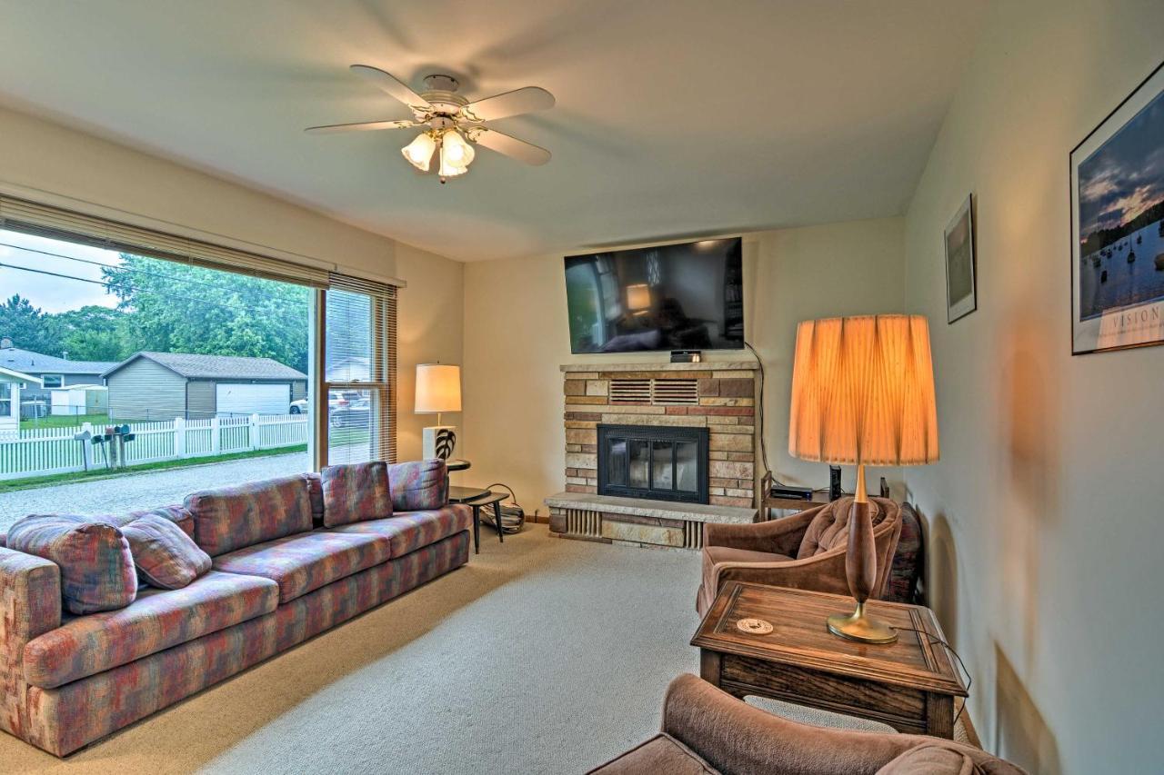 Lake Huron House With Grill And Beach Access! East Tawas Exterior photo