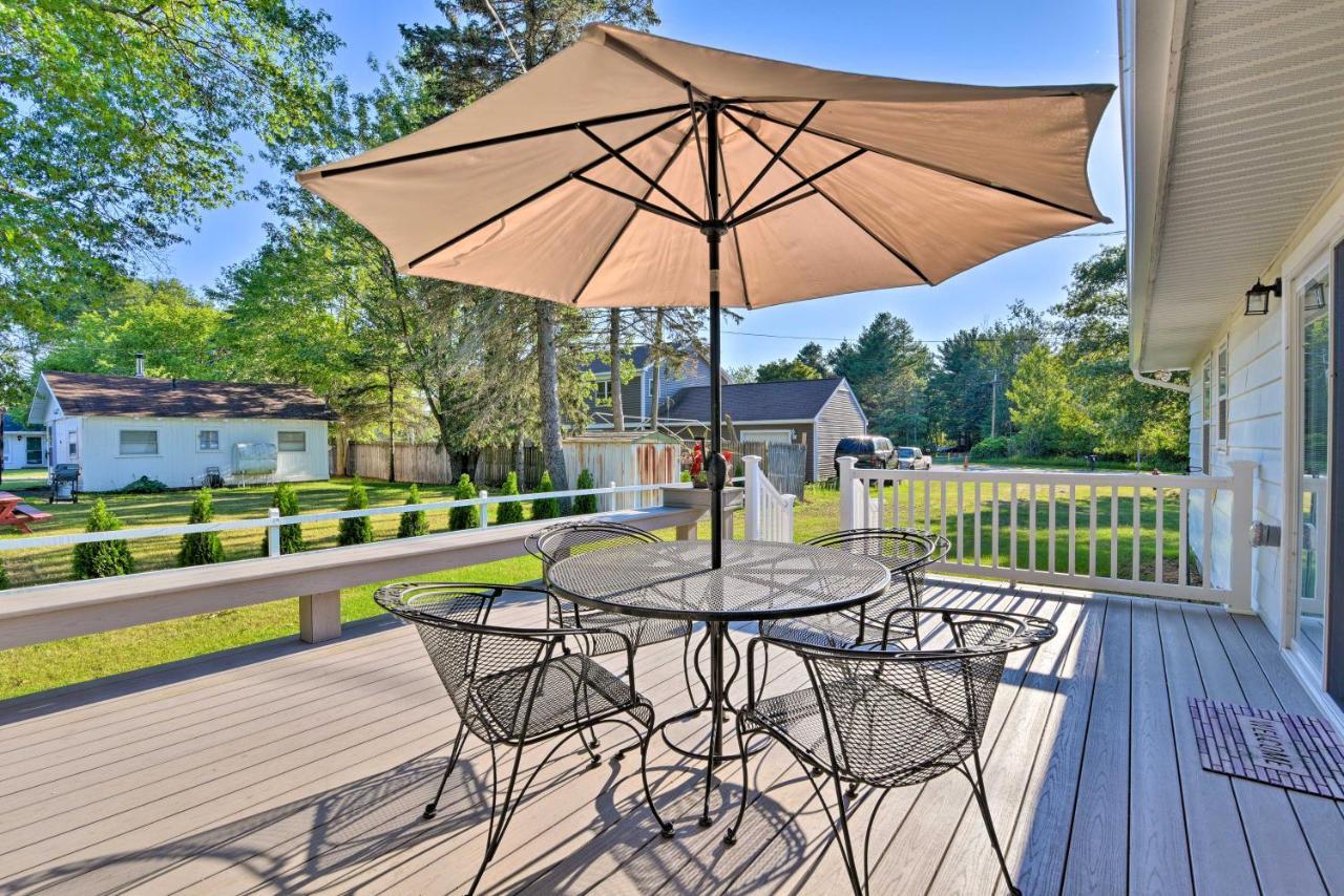 Lake Huron House With Grill And Beach Access! East Tawas Exterior photo