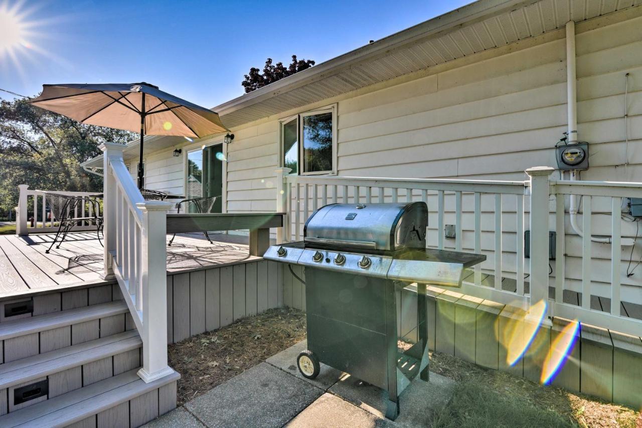 Lake Huron House With Grill And Beach Access! East Tawas Exterior photo