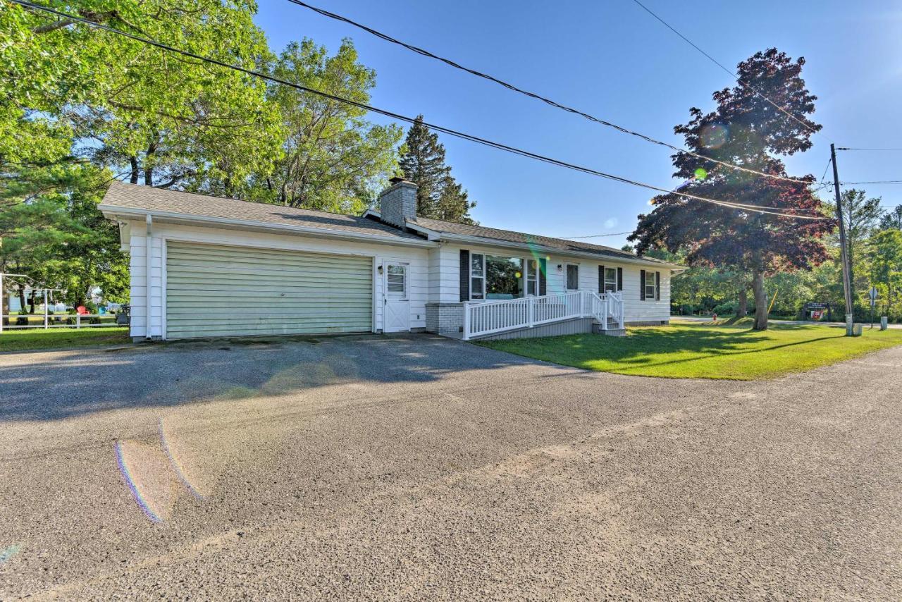 Lake Huron House With Grill And Beach Access! East Tawas Exterior photo
