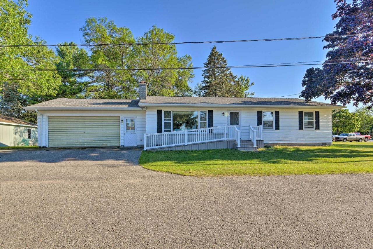 Lake Huron House With Grill And Beach Access! East Tawas Exterior photo