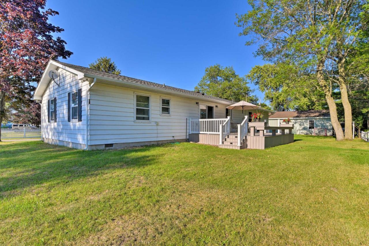 Lake Huron House With Grill And Beach Access! East Tawas Exterior photo