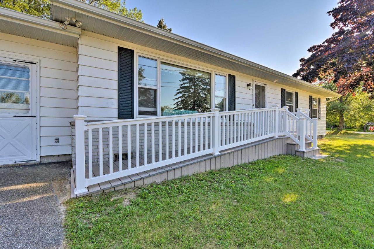 Lake Huron House With Grill And Beach Access! East Tawas Exterior photo