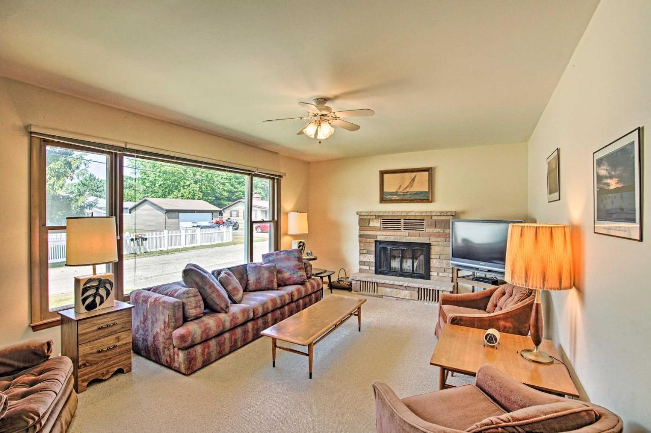 Lake Huron House With Grill And Beach Access! East Tawas Exterior photo